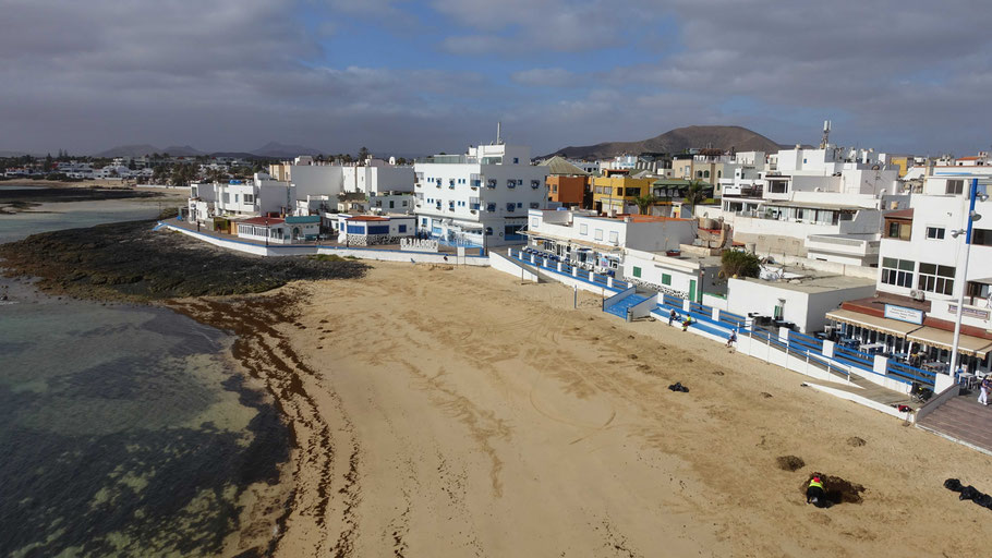 Fuerteventura : plage de Corralejo à marée basse, vue de l'hôtel La Marquesina