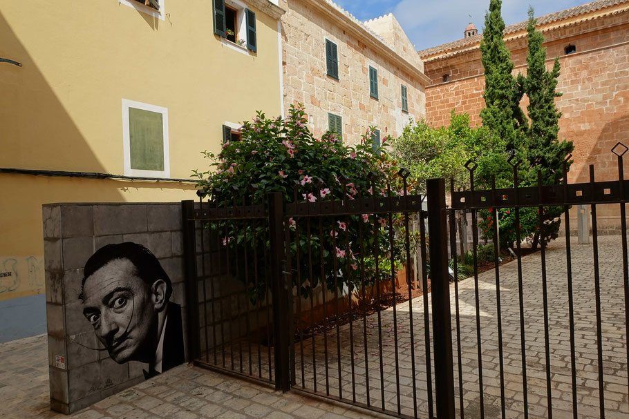Minorque, Ciutadella : street art dans la carrer del Castell Rupit