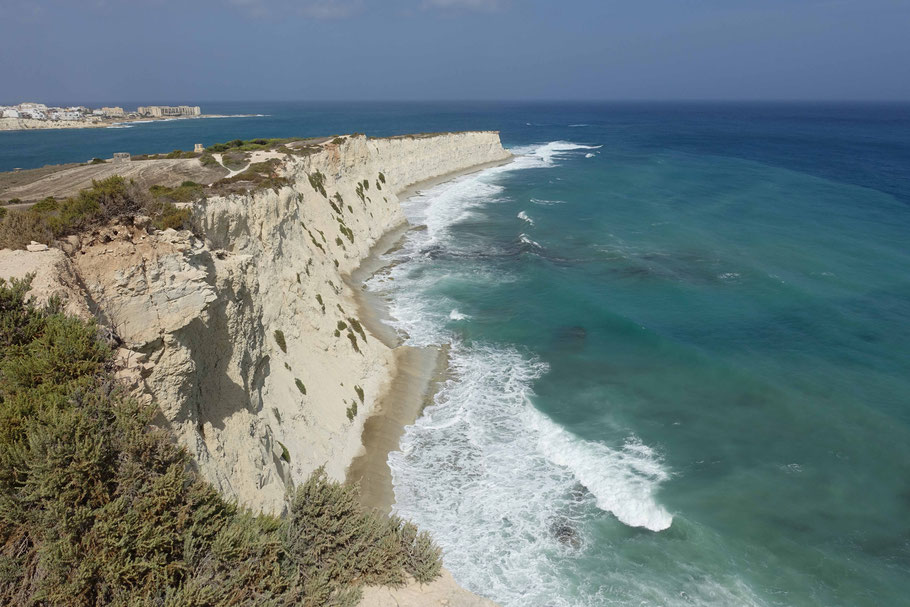 Malte : Ponta Tal-Munxar et au loin, Marsascala