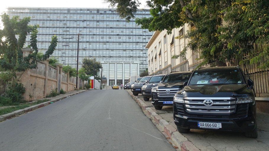 Sénégal, Dakar : l'imposant building administaratif Président Mamadou Dia aux 639 pièces, inauguré fin janvier 2019, dans le quartier du Plateau