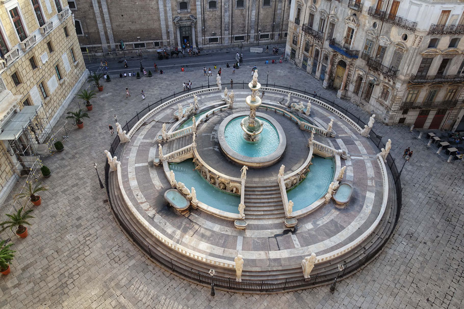 Sicile, Palerme : fontaine Pretoria vue du haut de l'église Sainte Catherine