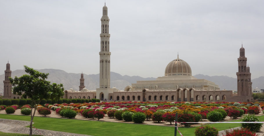 Oman : gigantesque, impressionnante, majestueuse... la Grande Mosquée du Sultan Qaboos à Mascate