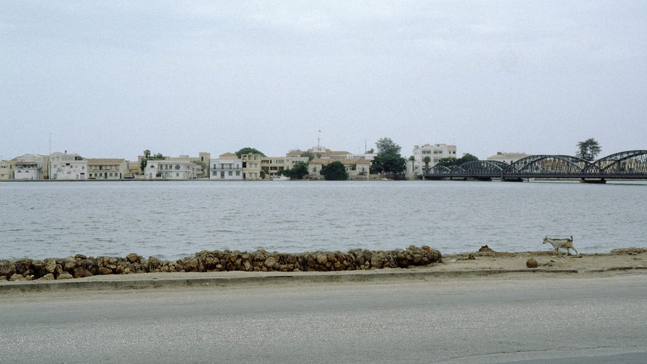 Sénégal, Saint-Louis : Quai Henni Jay et pont Faidherbe en 1989