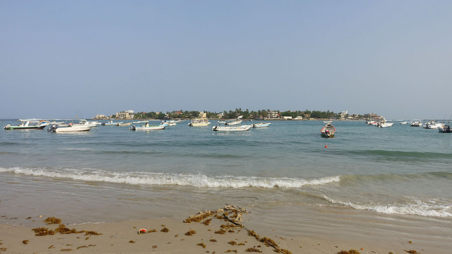 Sénégal, Dakar : l'île de Ngor, petit havre de paix de 500 m de long accessible en pirogue (traversée de 5 mn)