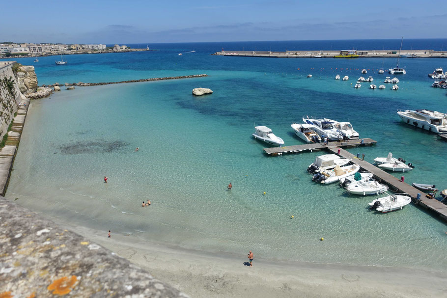 Les Pouilles : plage et port de plaisance d'Otranto