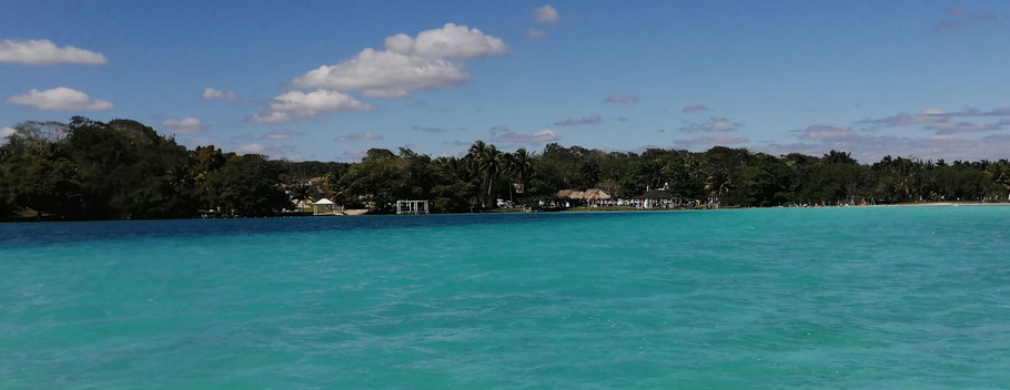 Mexique, Yucatan : cénote et plage Cocalitos près de Bacalar