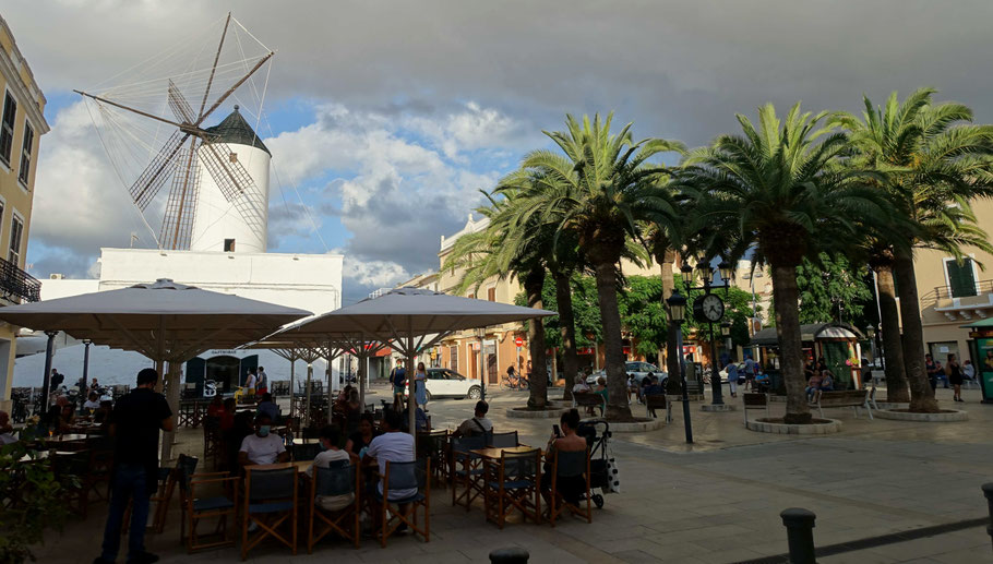 Minorque, Ciutadella : Plaza Alfons III et le moli des Comte Asador