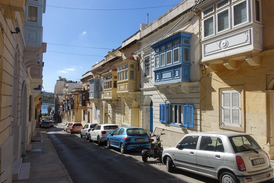 Tas-Sliema : Triq San Piju V où est situé le boutique hostel The Two Pillows