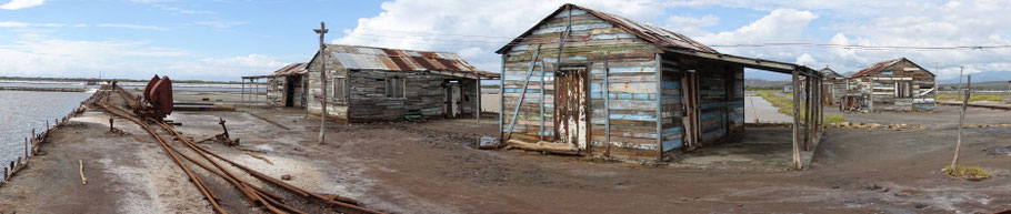 République Dominicaine, Punta Salinas : marais salants encore en exploitation dans une des régions les plus chaudes et les plus ventées de RD