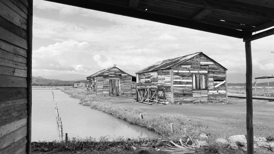 République dominicaine : maisons en bois de Punta Salinas