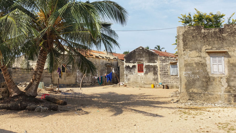 Sénégal, Siné Saloum : petite place à Palmarin
