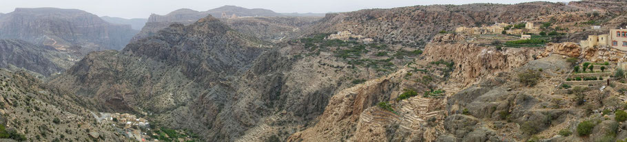 Oman, plateau de Saiq : panorama du Terraced Fields Viewpoint à l'entrée d'Al Aqur