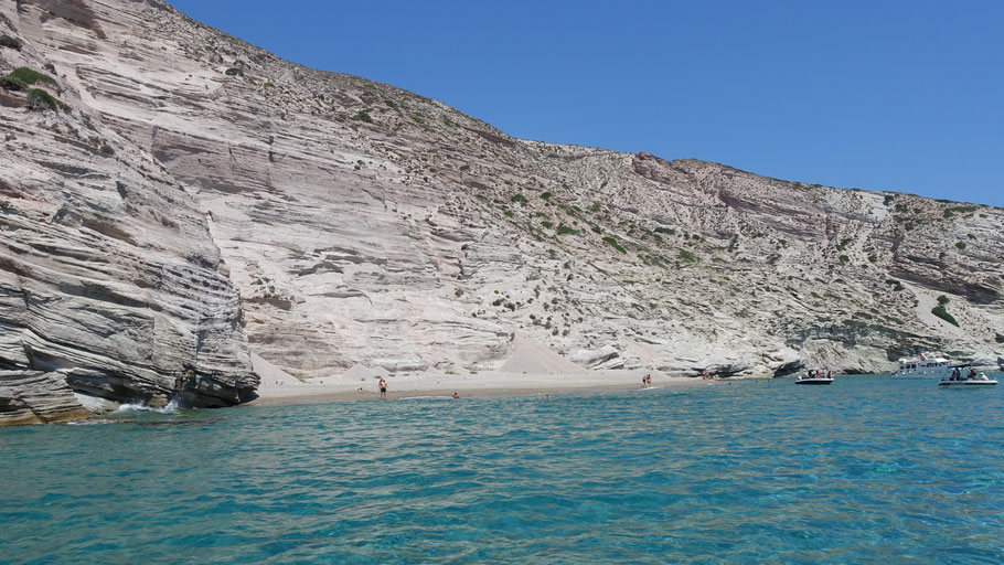 Grèce, Cyclades : Milos, Aau retour de notre balade en caïque à Kleftiko, nouvelle pause baignade sur la plage de Gérakas