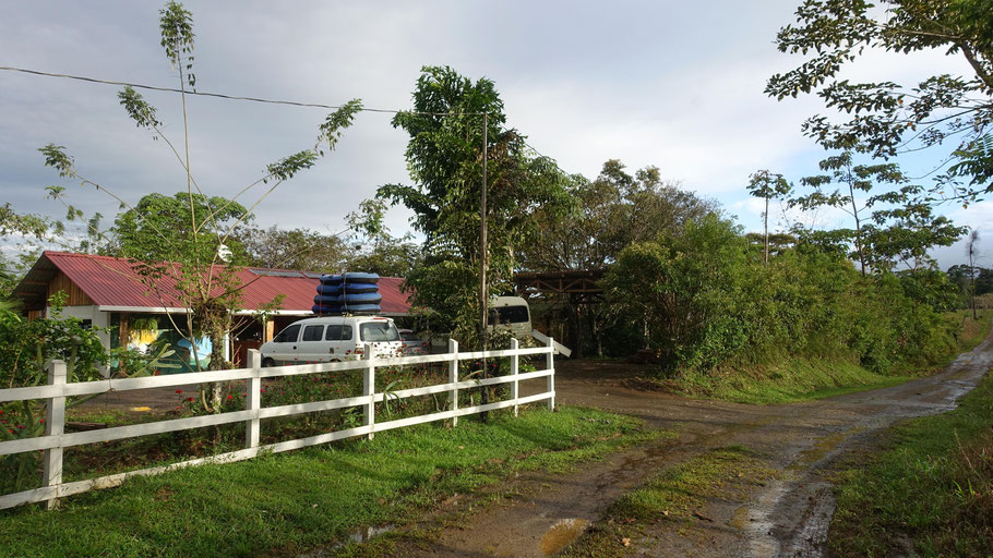 Costa Rica : arrivée à Onca Tours & Tree Houses par un petit chemin (boueux quand il pleut)
