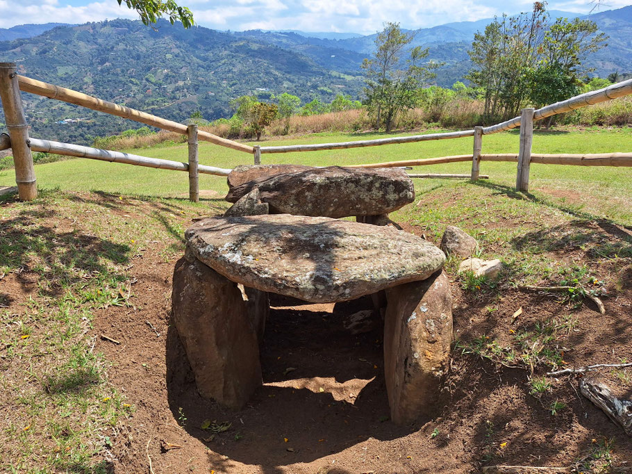 Colombie, San Agustin : tombe sur l'Alto de Lavapatas