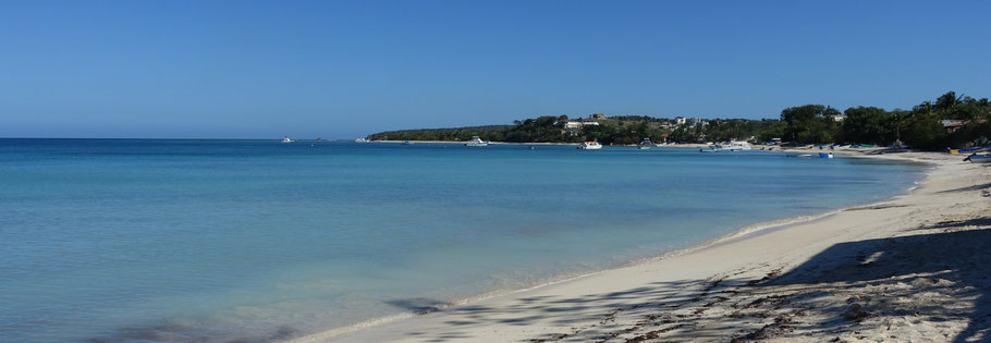 République Dominicaine : la merveilleuse et paisible baie de Punta Rucia : pas trop de monde sur la plage