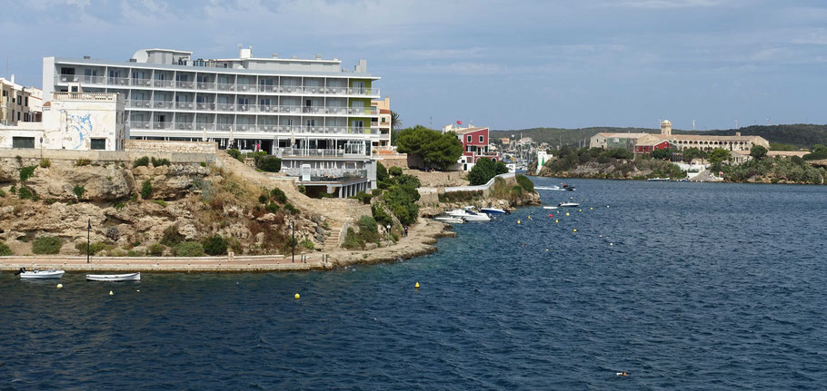 Minorque : l'hôtel Artiem Carlos est situé non loin de l'île del Rey, dans la rade de Port Mahon