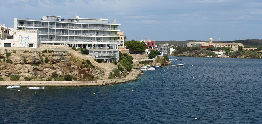 Minorque : l'hôtel Artiem Carlos est situé non loin de l'île del Rey, dans la rade de Port Mahon