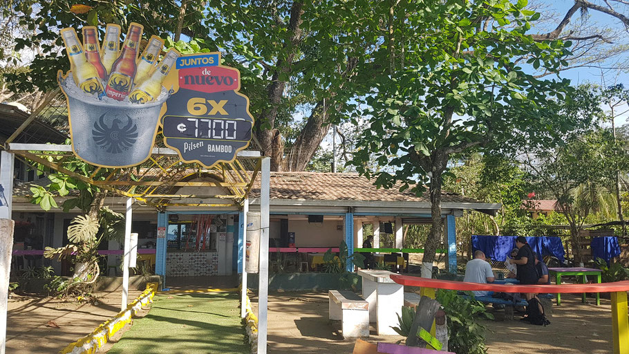 Costa Rica : bar-restaurant sur la plage d'Agujas