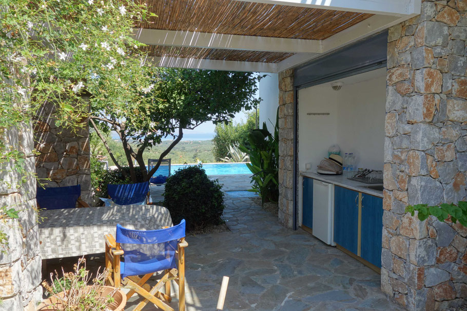 Villa Odyssey à Xamoudochori : cuisine extérieure 