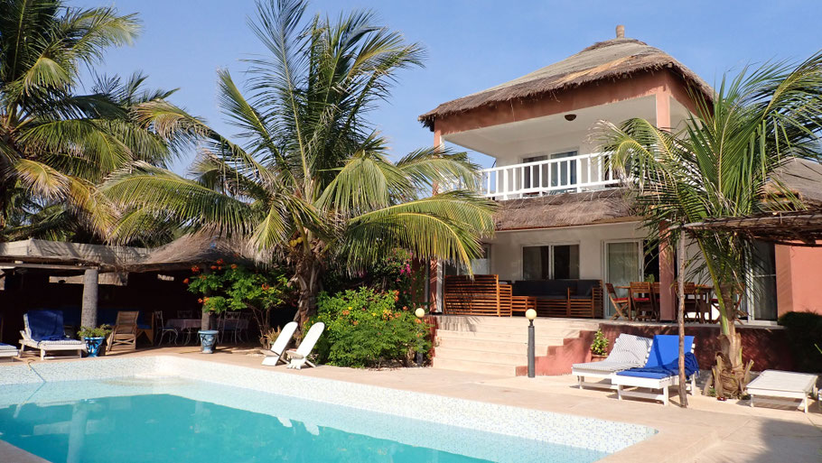Sénégal, Siné Saloum, Palmarin : la Villa sur la Plage ou Maison sur la Plage et sa piscine près de Djiffer