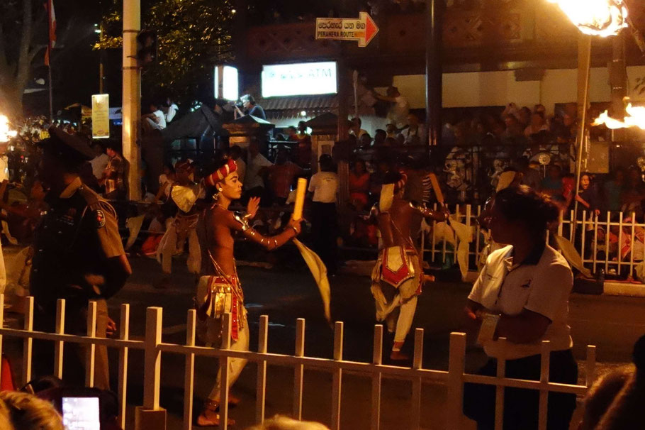 Sri Lanka, Kandy : dernière cérémonie de l'Esala Perahera