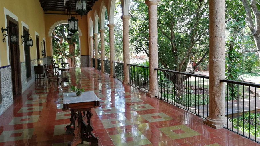 Mexique, Yucatan : la belle terrasse de l'hacienda Sotuta de Peón