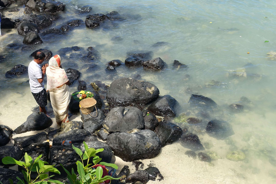 Plage de Mont Choisy : prières pour célébrer Ganga Snan, déesse de la purification 