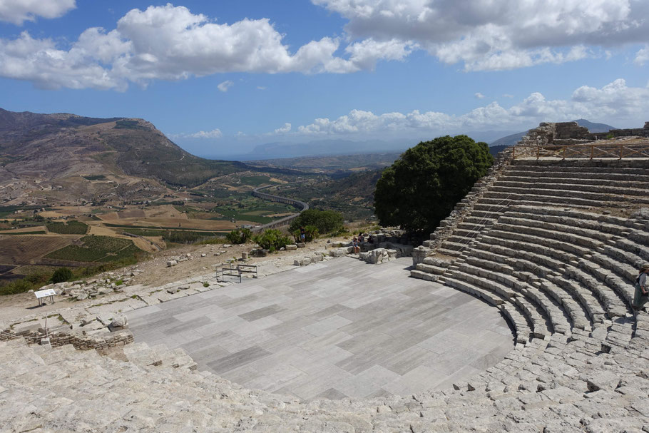 Sicile : Théâtre de Ségeste et vue sur le golfe de Castellammare