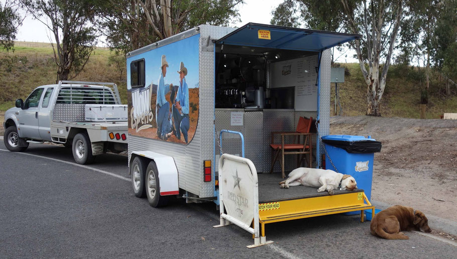 Wow Espresso trailer "Longwarry North Rest Area" (Princes Highway, 100 km Est de Melbourne près de Drouin)