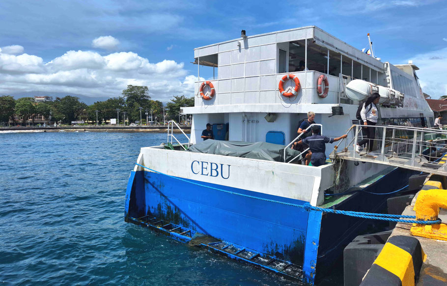 Port de Dumaguete, ferry venant de Siquijor