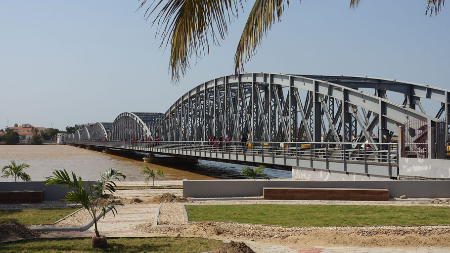 Sénégal, Saint-Louis : le pont Faidherbe, plus de 500 m de long, reconstruit à l'identique entre 2008 et 2011 