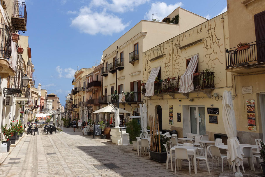 Sicile : rue piétonne à Castellammare del Golfo