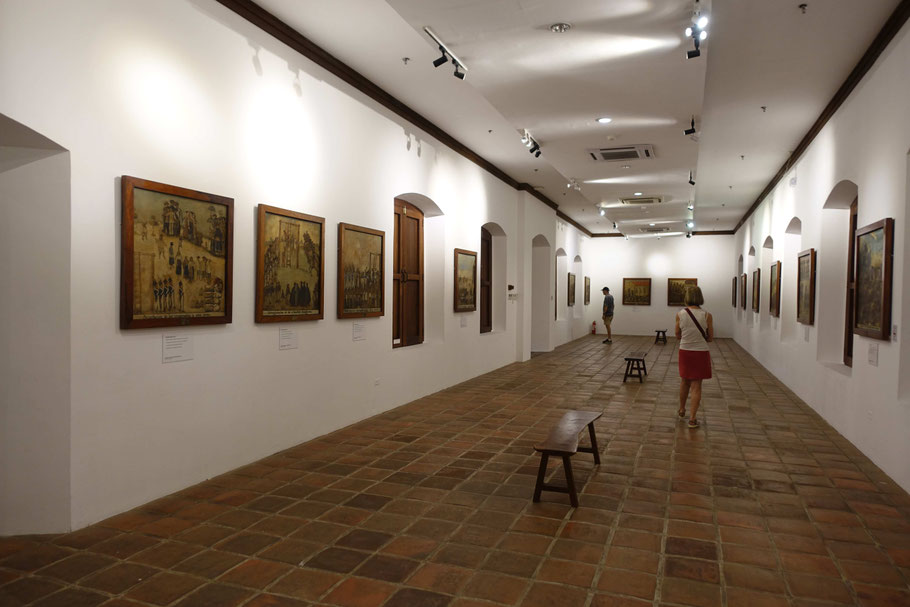 Exposition des peintures d'Esteban Villanueva dans le musée Burgos à Vigan