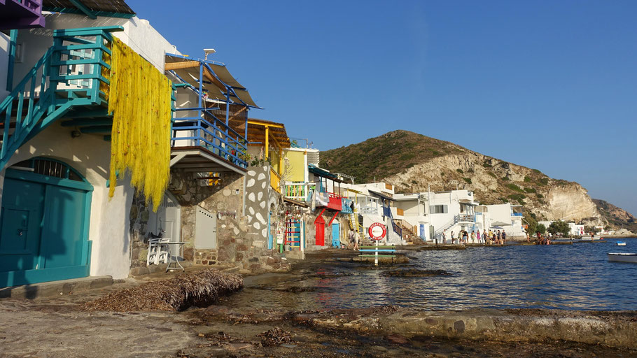 Grèce, Cyclades : Milos, petit port de pêche de Klima