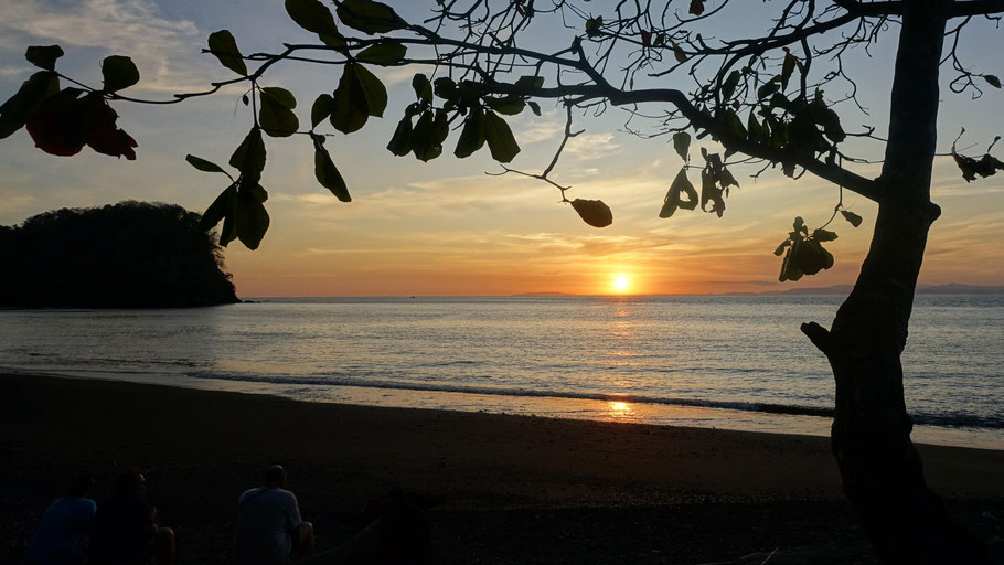 Costa Rica : coucher de soleil, plage Agujas
