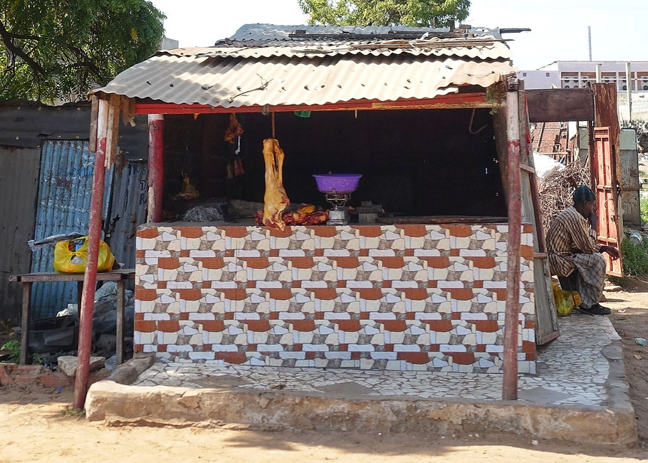 Sénégal : boucherie sur la route vers Joal-Fadiouth