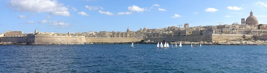 Malte : vue sur La Valette (fort et baie Saint Elmo)  de Tas-Sliema