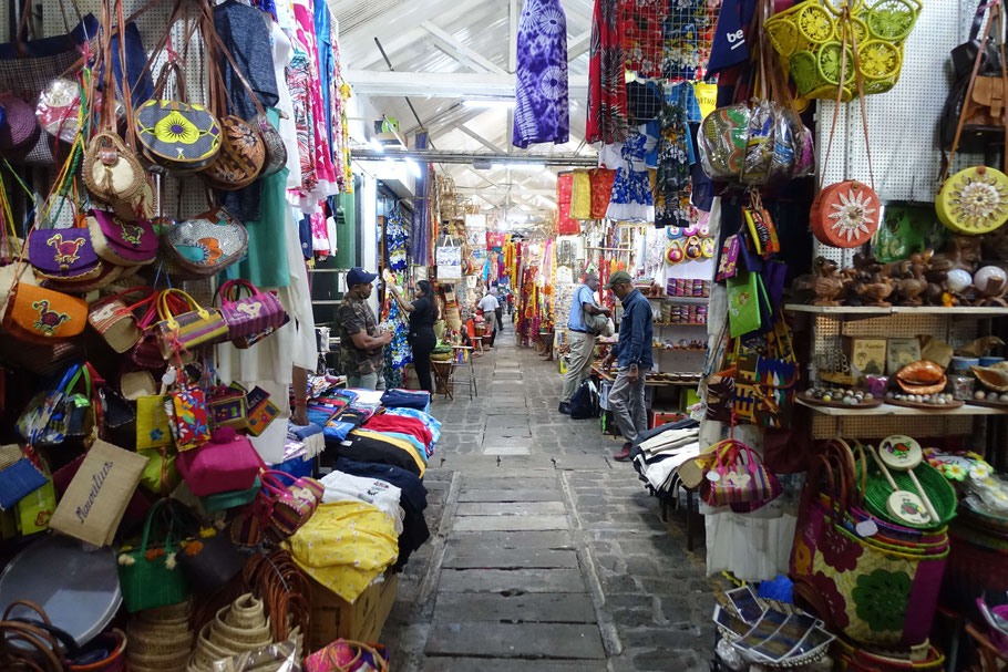 Ile Maurice, Port Louis : intérieur du Grand Bazar