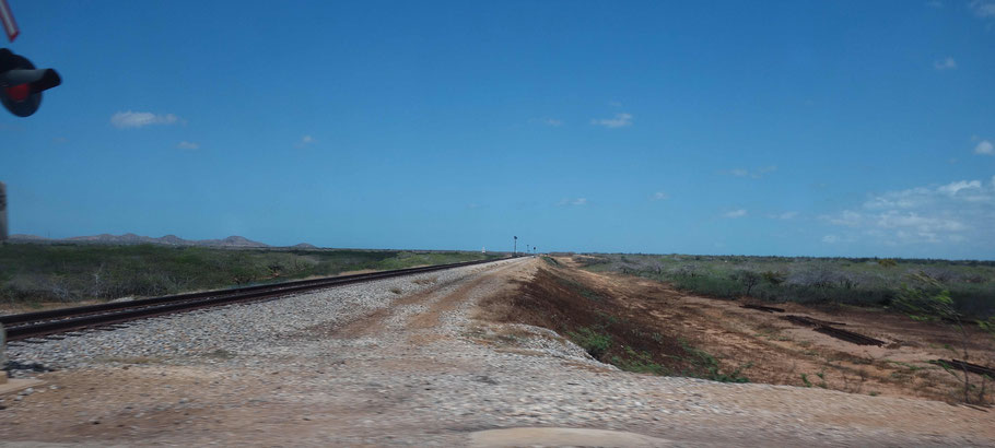 Colombie : ligne de chemin de fer dans la Guajira