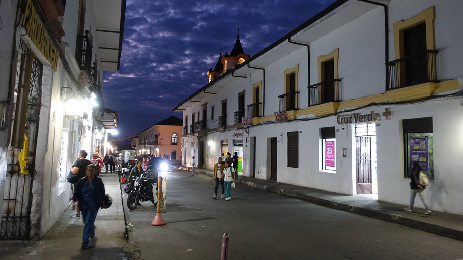 Colombie : rue de Popayán la nuit