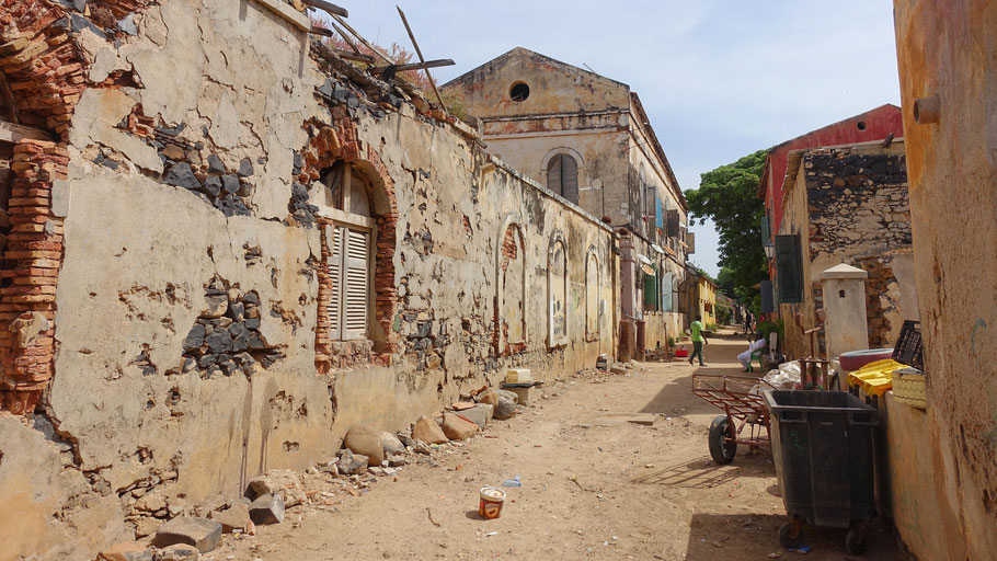 Sénégal, île de Gorée : rue du Chevalier de Boufflers