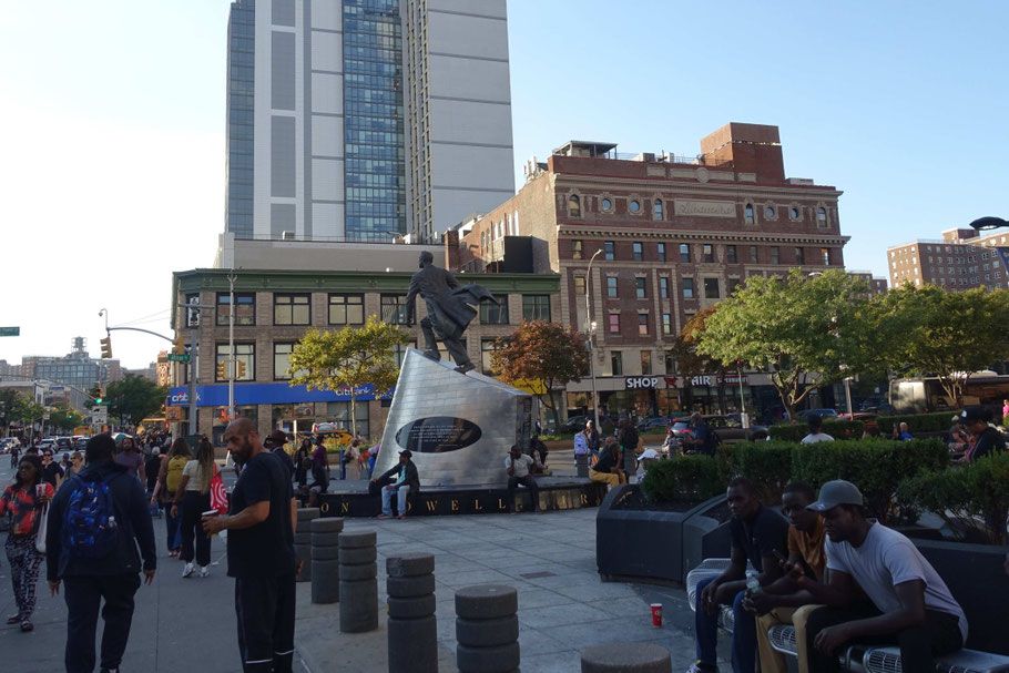 New York, Harlem : Monument to Adam Clayton Powell