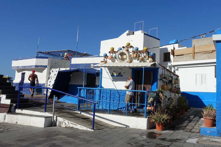 Grande Canarie : les jolies maisons blanches et bleues de Puerto de las Nieves