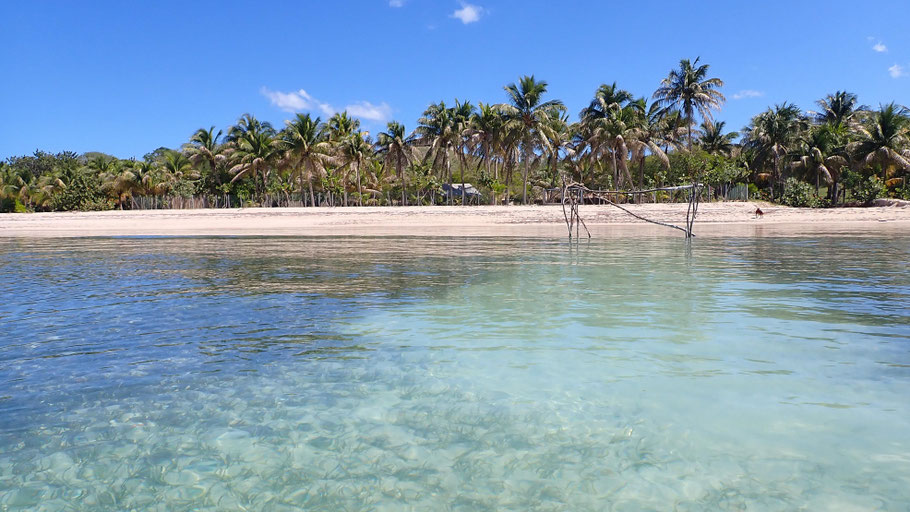 République Dominicaine : plage déserte de Punta Rucia vers l'écolodge