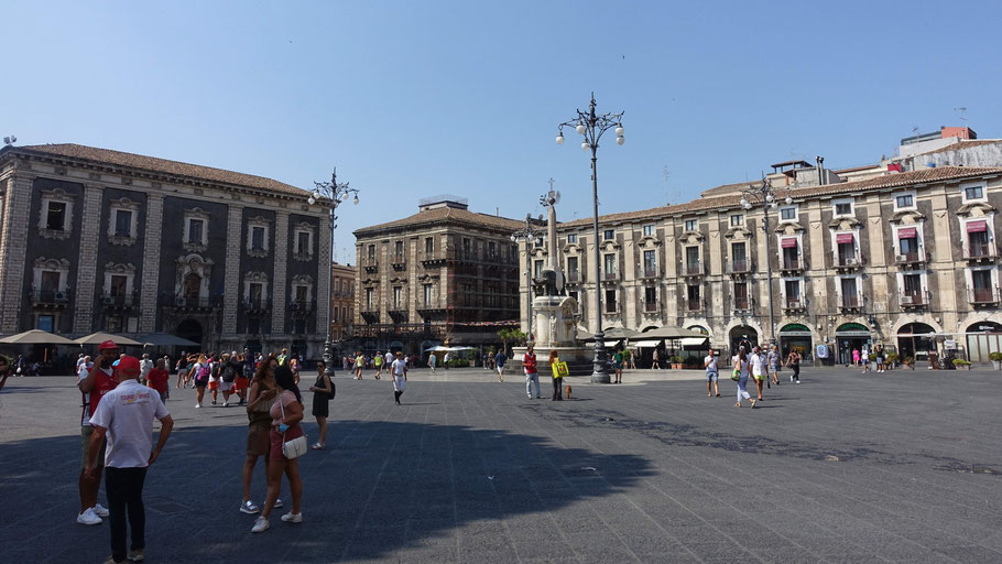 Sicile, Catane : Piazza del Duomo et l'étonnante fontaine de l'Eléphant