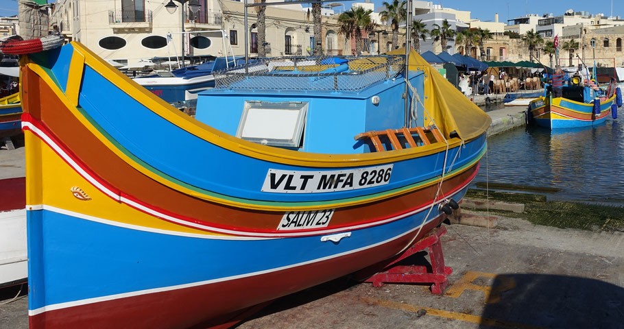 Malte : barque de pêcheur typique à Marsaxlokk