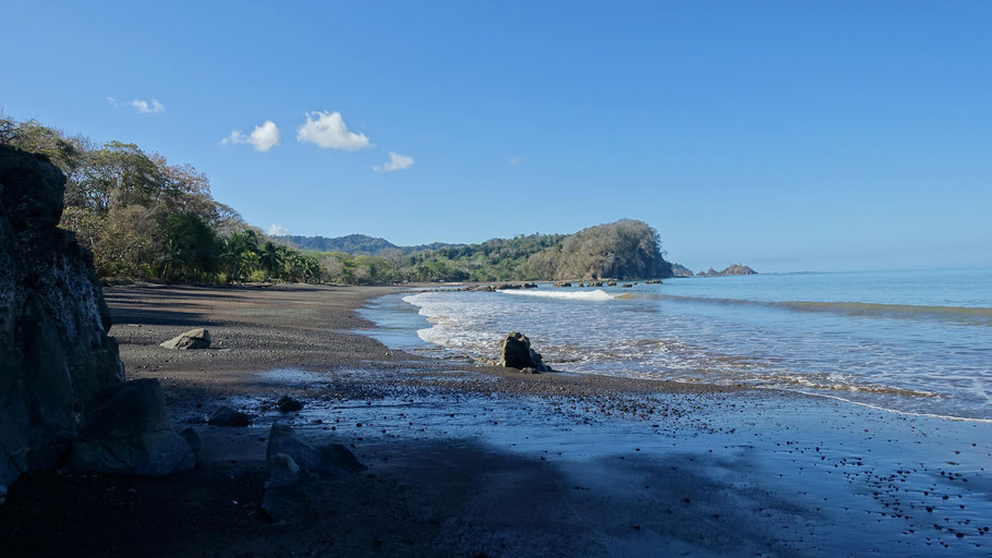 Costa Rica : Playa Agujas et au loin, Punta Leona