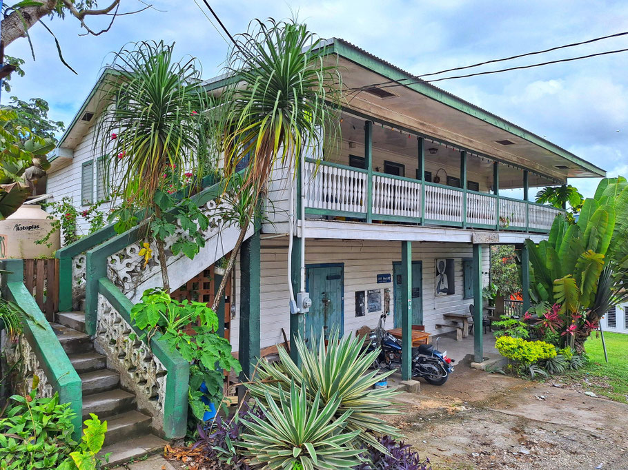 Belize : maison en bois à San Ignacio