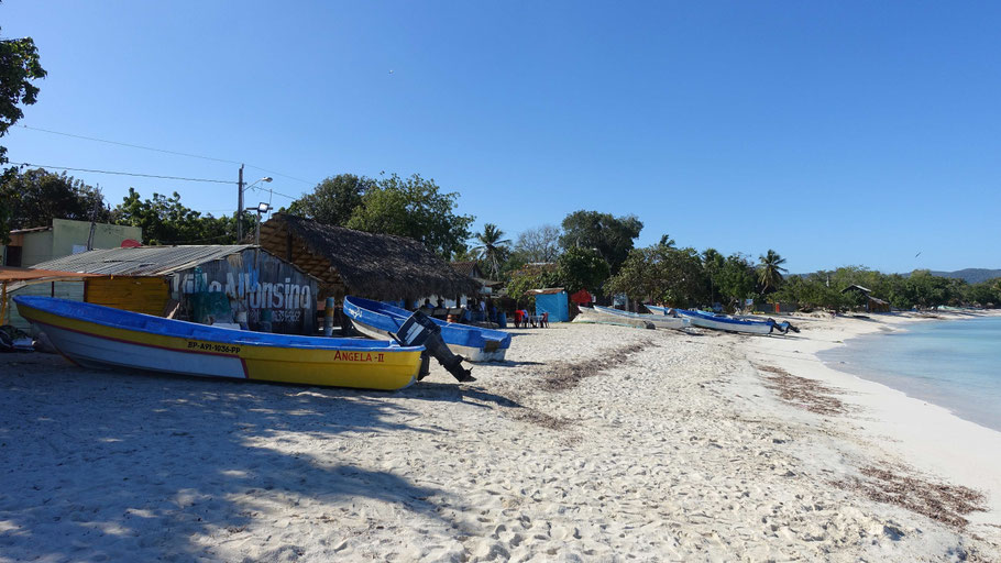 République Dominicaine, barques sur la plage de Punta Rucia